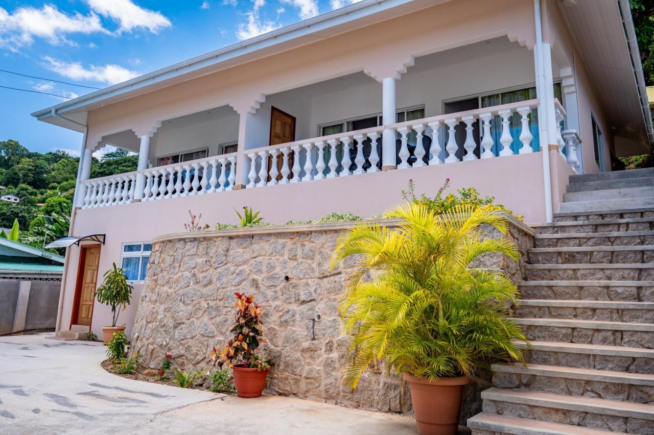 Athara'S Apartment Baie Sainte Anne Exterior foto